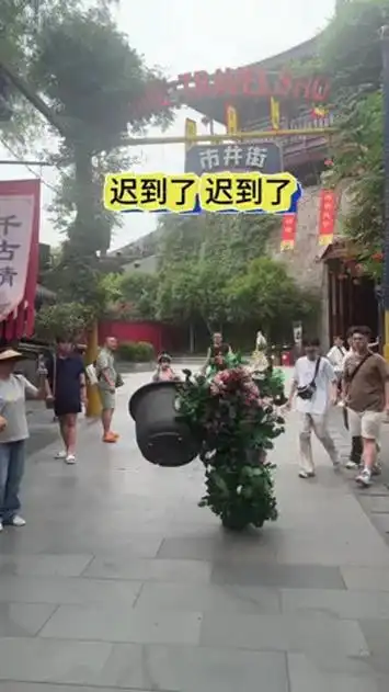 花盆人上班卡点堪比职业选手？宋城社区的LOL电竞生态观察